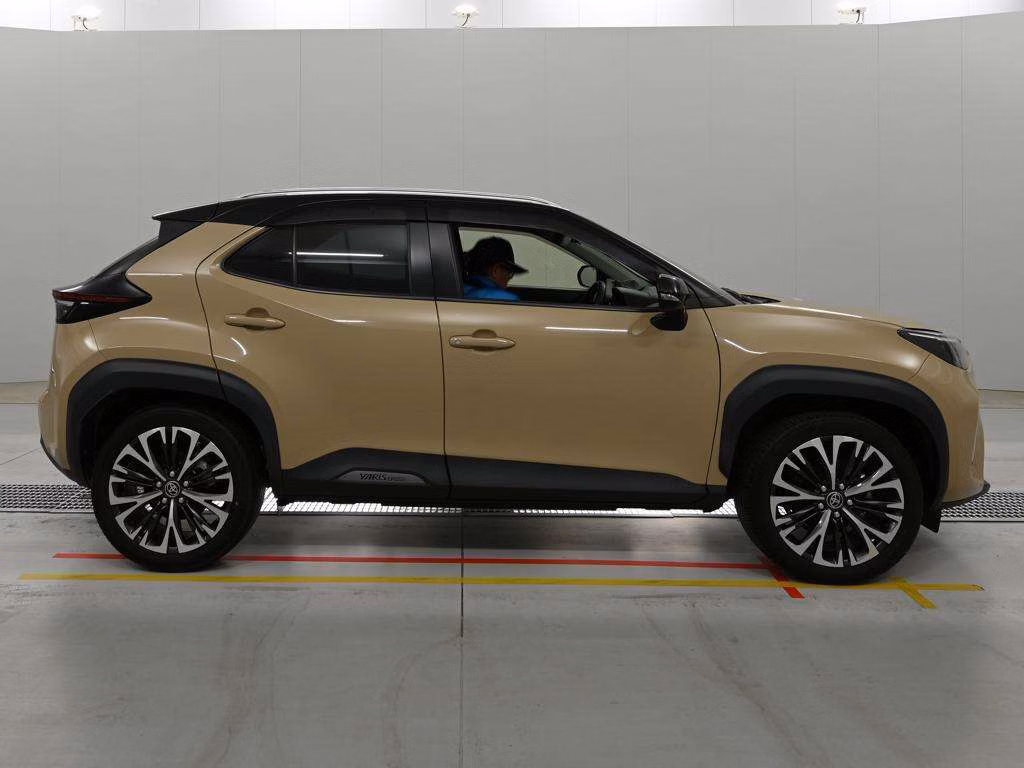 TOYOTA YARIS CROSS