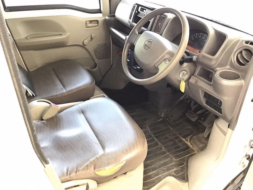 NISSAN NV100 CLIPPER
