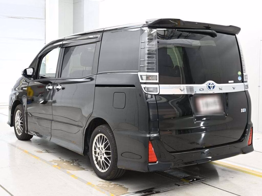 TOYOTA VOXY