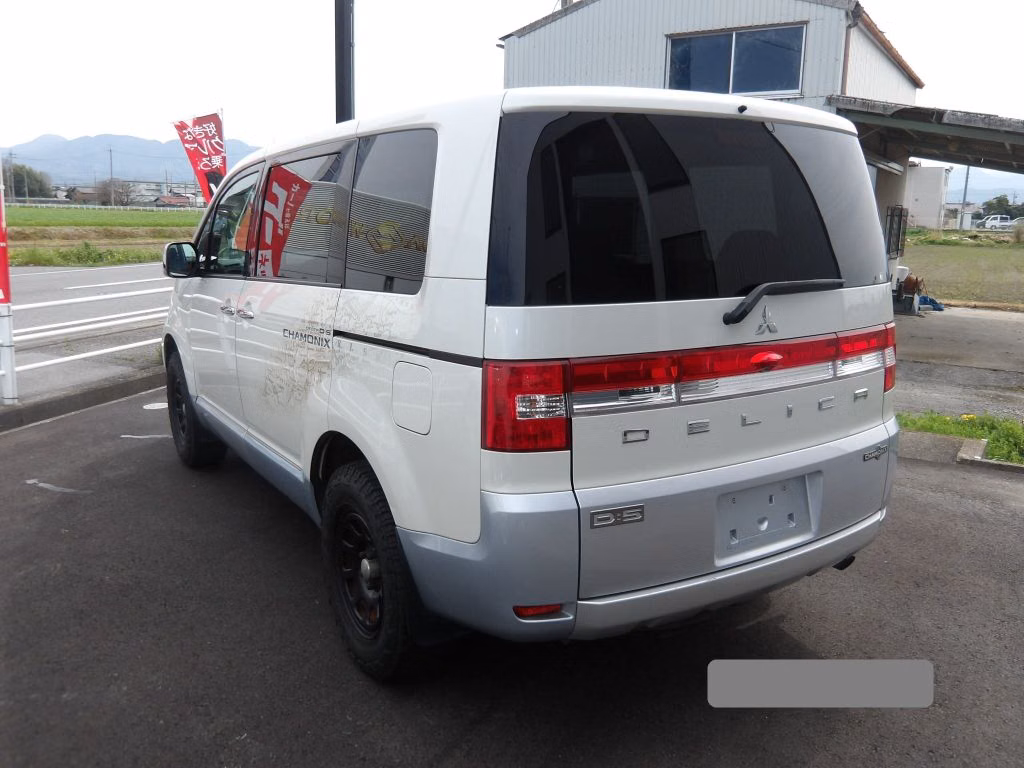 MITSUBISHI DELICA D:5