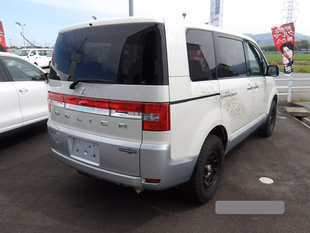 MITSUBISHI DELICA D:5