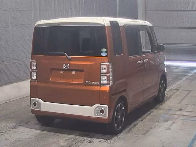 DAIHATSU WAKE