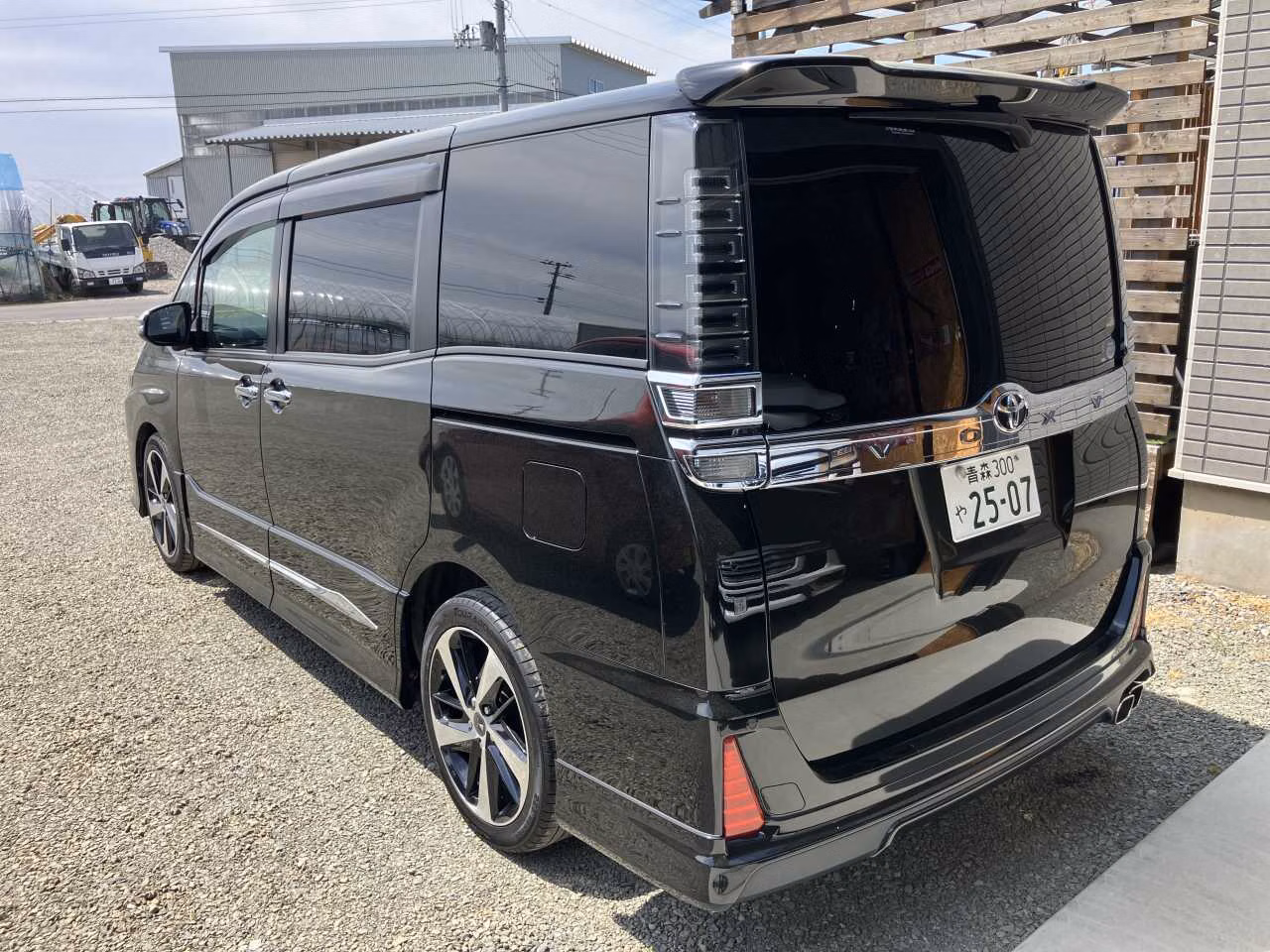 TOYOTA VOXY