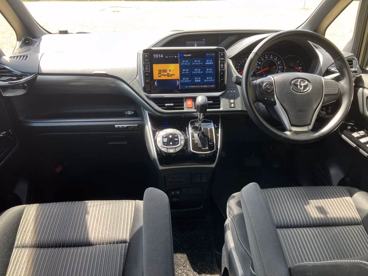 TOYOTA VOXY