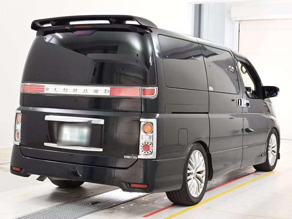 NISSAN ELGRAND