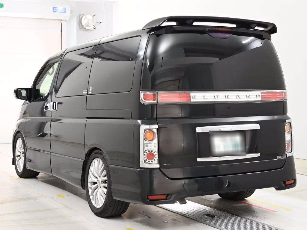 NISSAN ELGRAND
