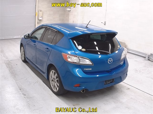 MAZDA AXELA
