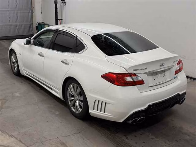NISSAN FUGA