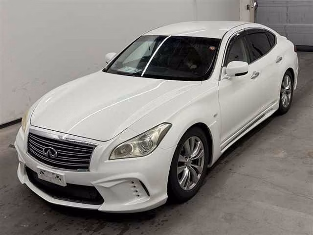 NISSAN FUGA