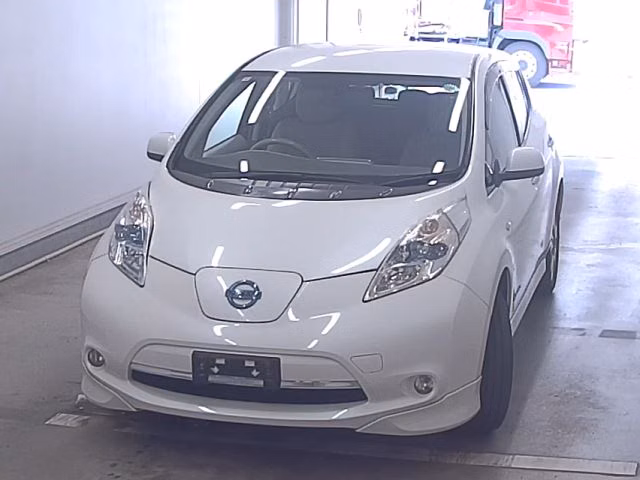 NISSAN LEAF