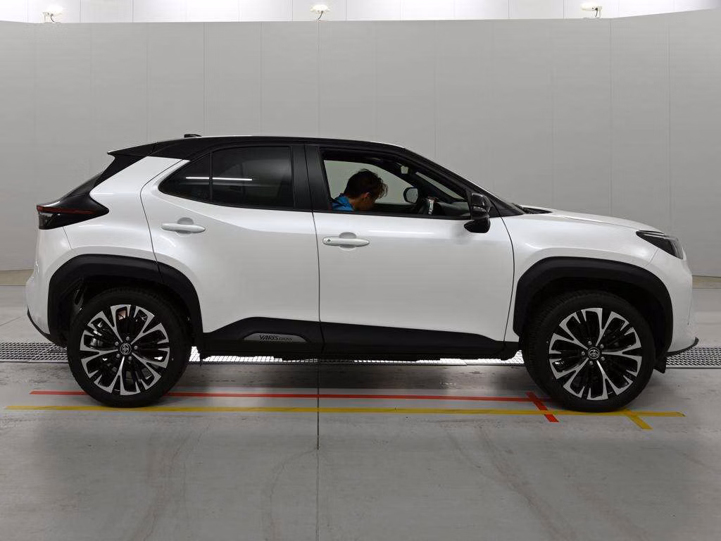 TOYOTA YARIS CROSS