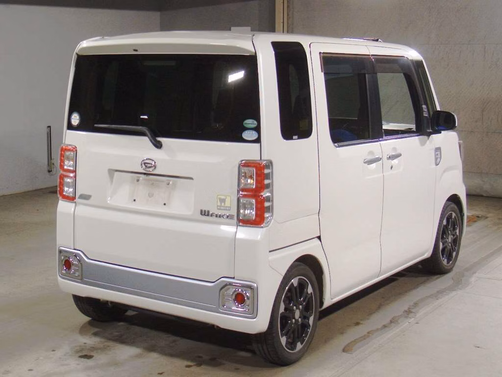 DAIHATSU WAKE