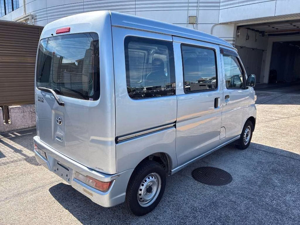 TOYOTA PIXIS VAN