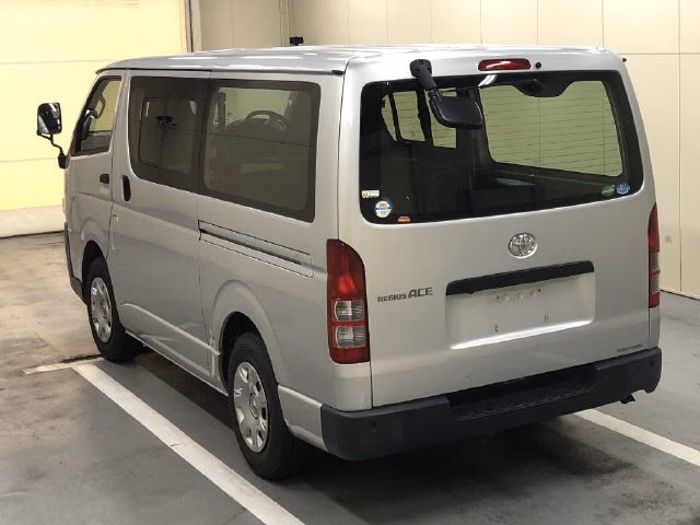 TOYOTA REGIUS ACE