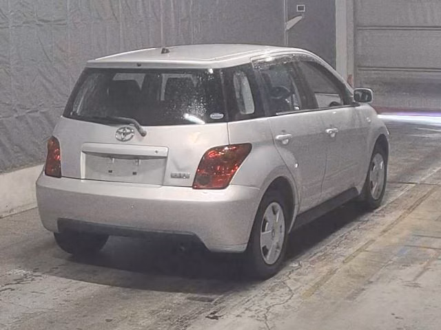 TOYOTA IST