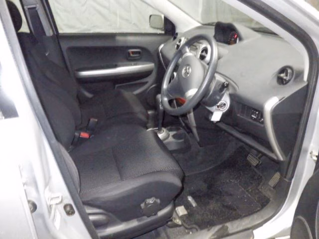 TOYOTA IST