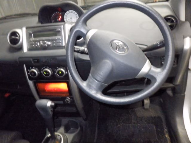 TOYOTA IST