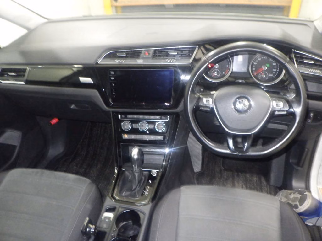 VOLKSWAGEN TOURAN