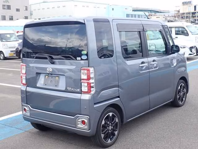 DAIHATSU WAKE