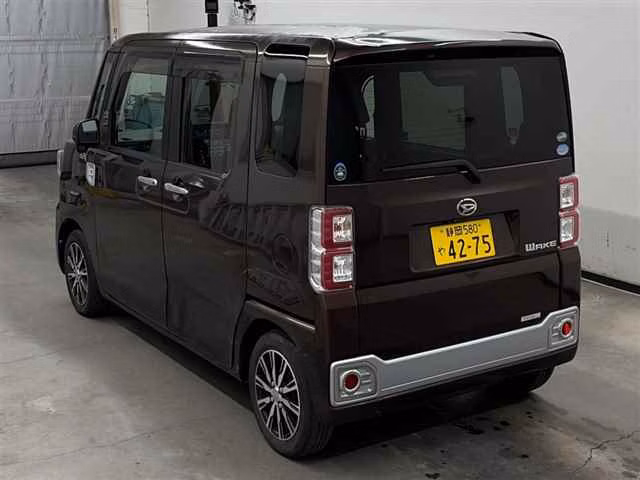 DAIHATSU WAKE