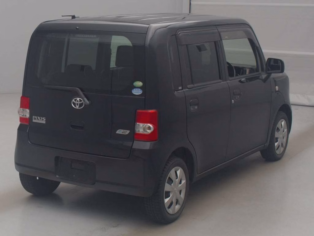 TOYOTA PIXIS SPACE