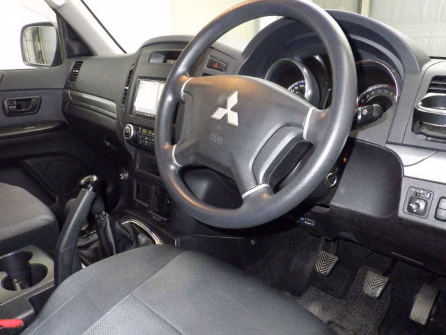MITSUBISHI PAJERO