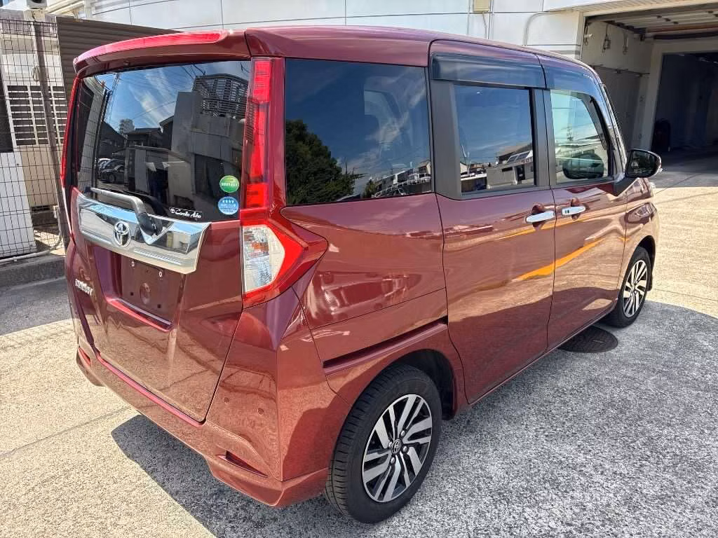 TOYOTA ROOMY