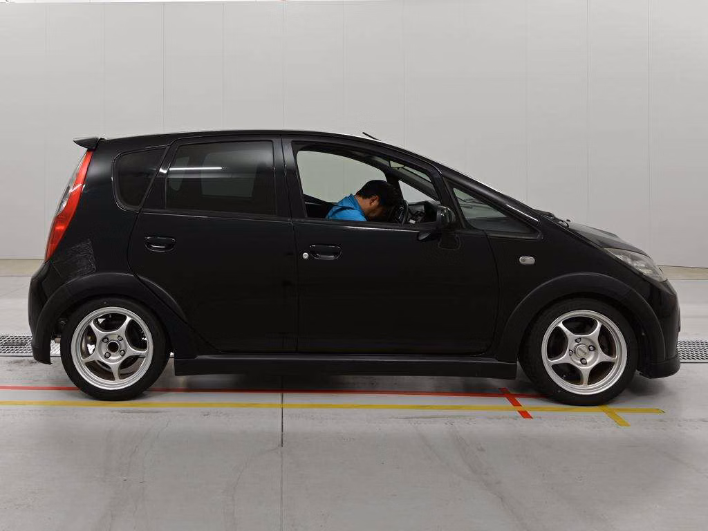 MITSUBISHI COLT