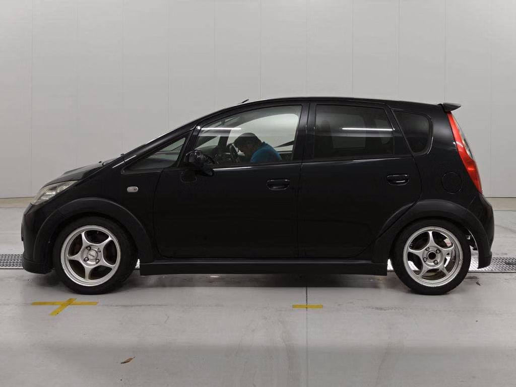 MITSUBISHI COLT