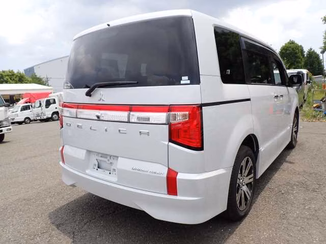 MITSUBISHI DELICA D:5