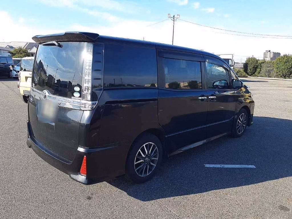 TOYOTA VOXY