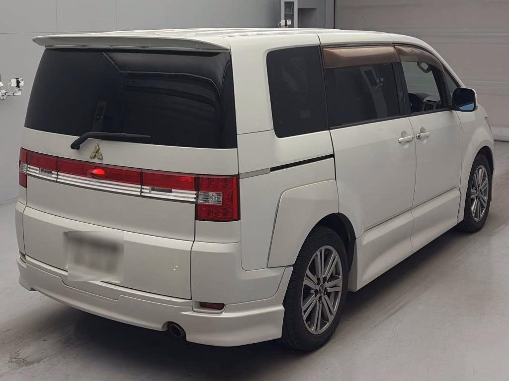 MITSUBISHI DELICA D:5