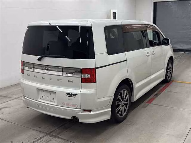 MITSUBISHI DELICA D:5