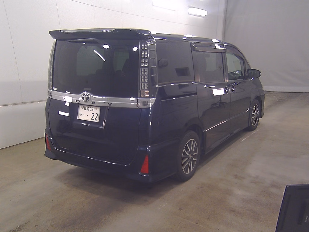 TOYOTA VOXY