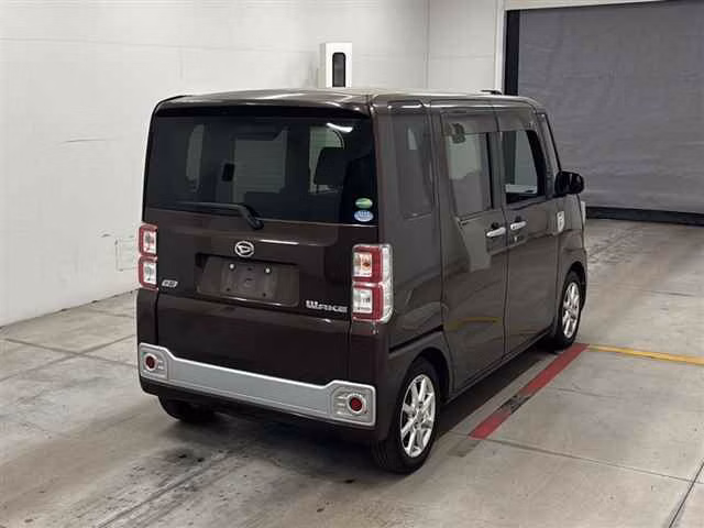 DAIHATSU WAKE