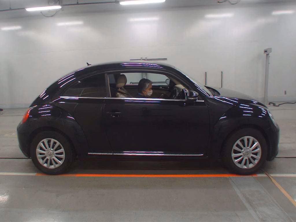 VOLKSWAGEN BEETLE