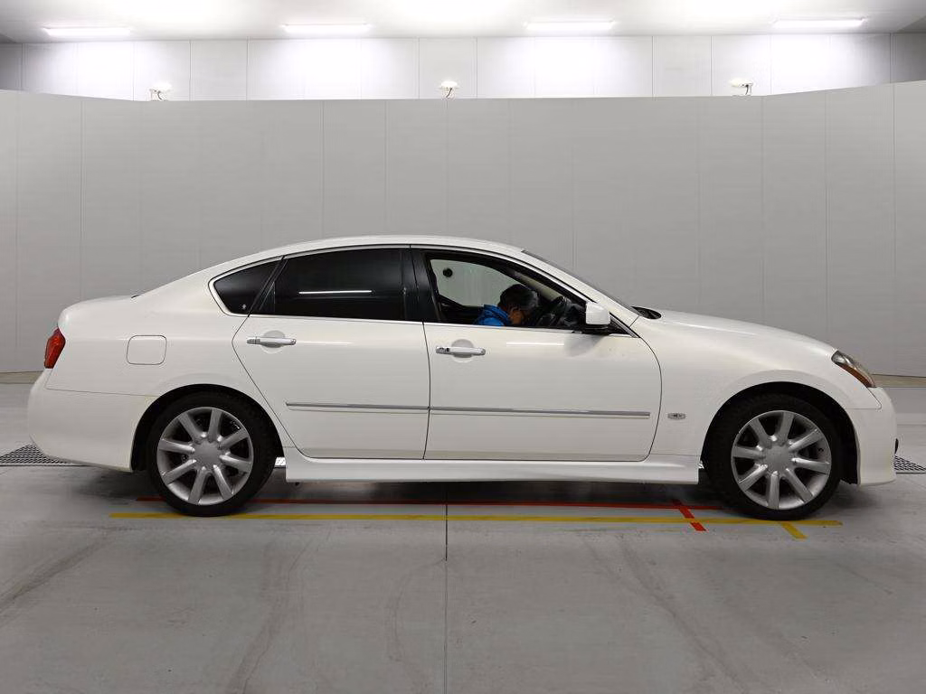 NISSAN FUGA