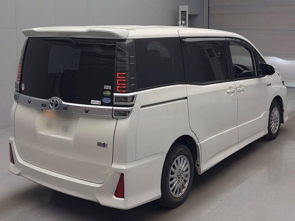 TOYOTA VOXY