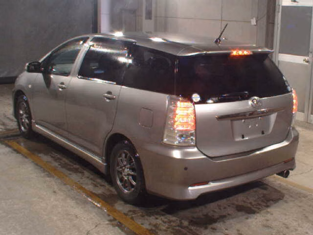 TOYOTA WISH