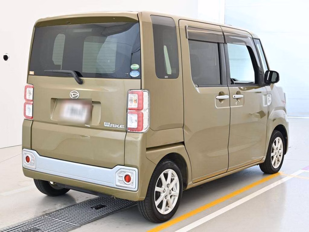 DAIHATSU WAKE