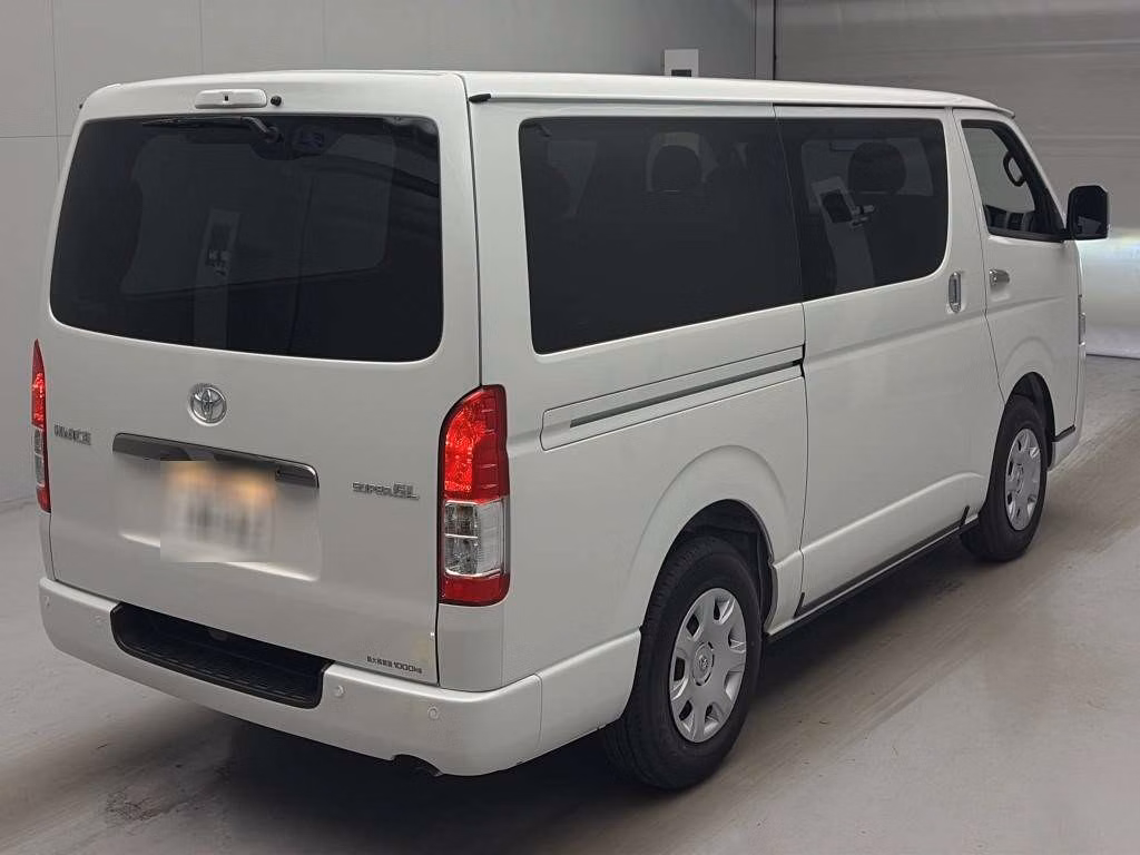 TOYOTA REGIUS ACE