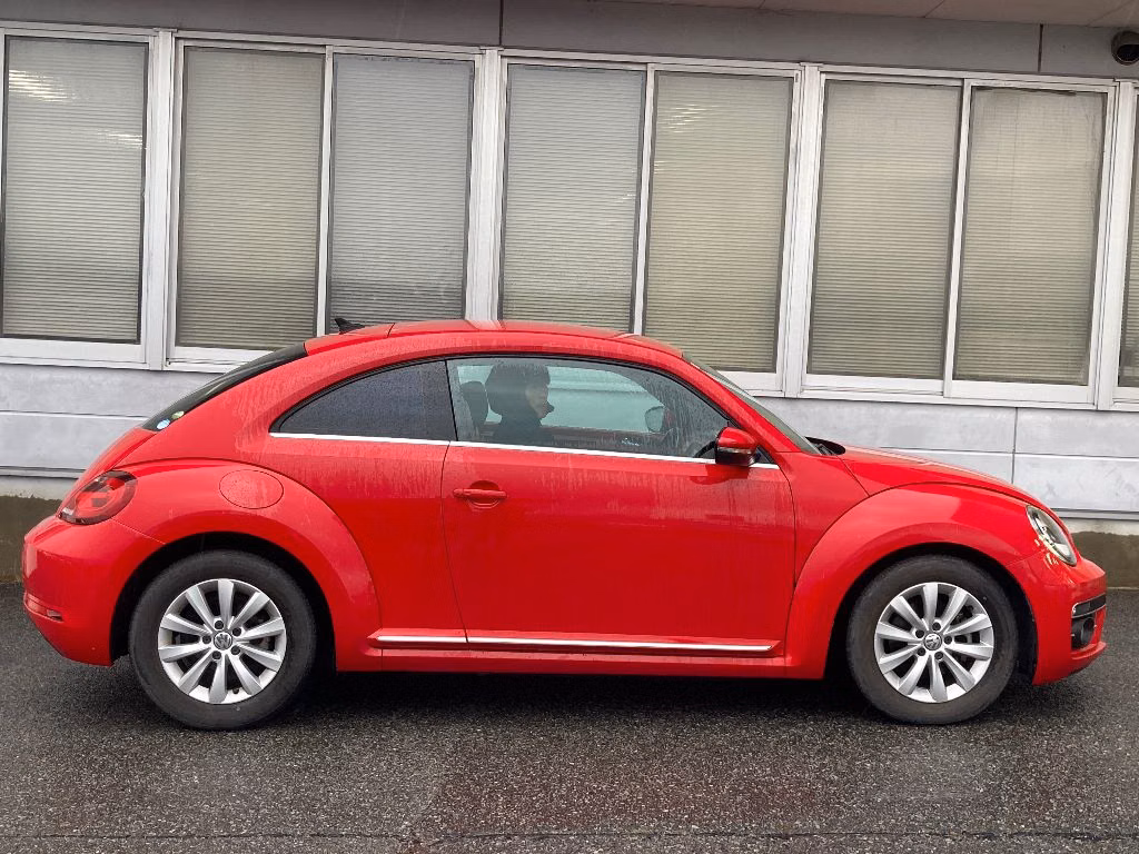 VOLKSWAGEN BEETLE