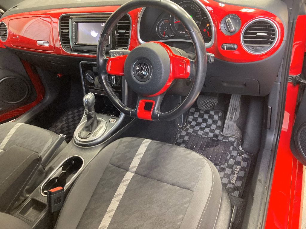 VOLKSWAGEN BEETLE
