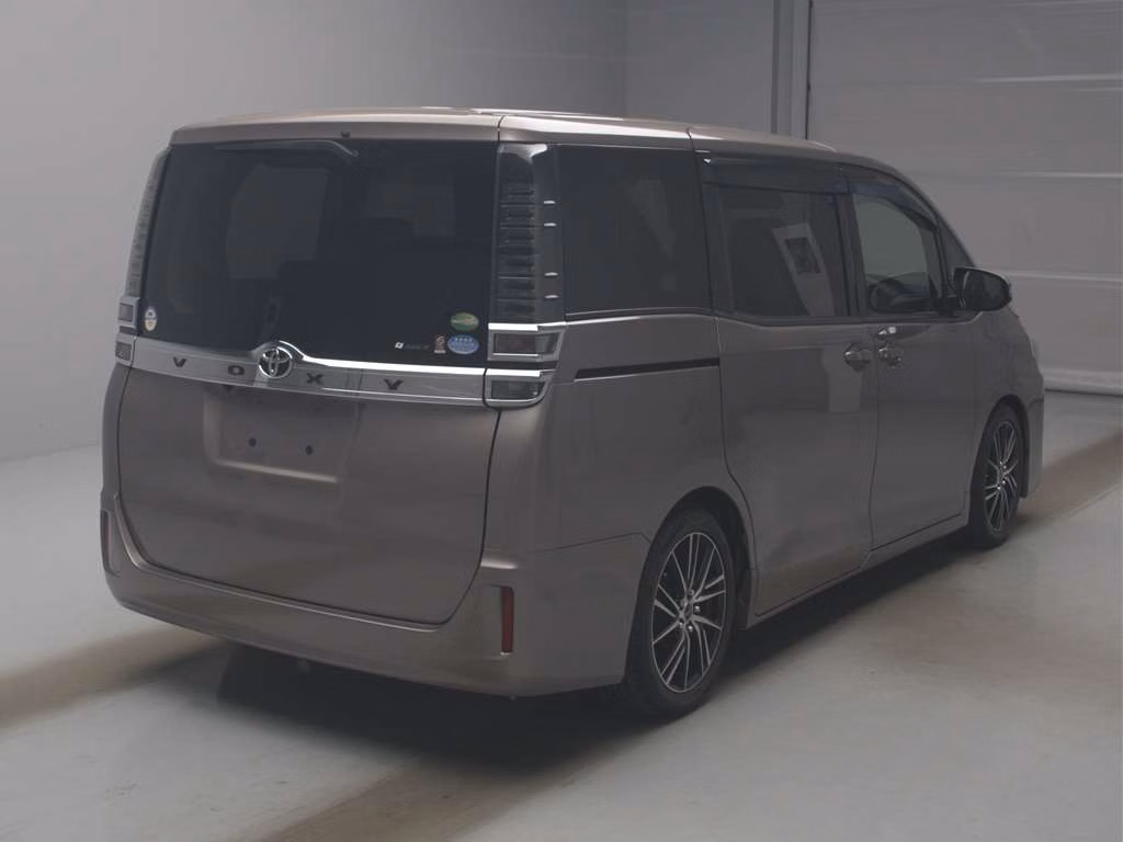 TOYOTA VOXY