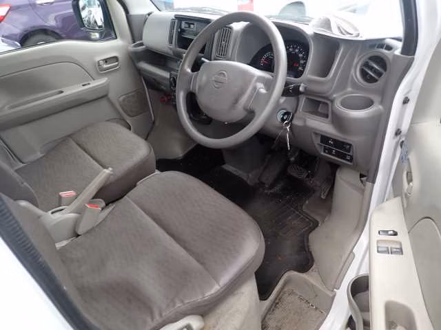 NISSAN NV100 CLIPPER
