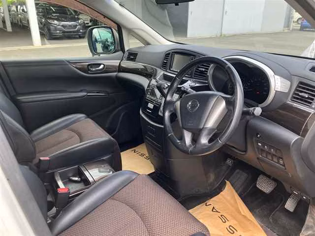 NISSAN ELGRAND