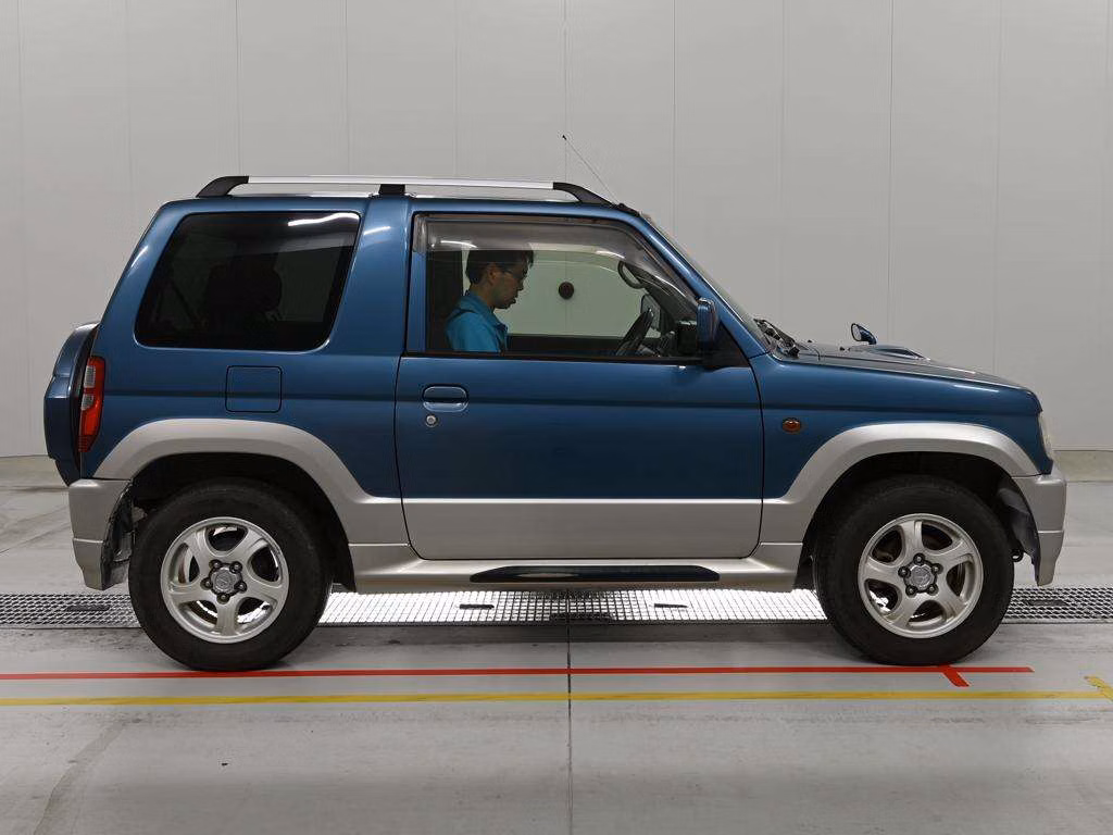 MITSUBISHI PAJERO MINI