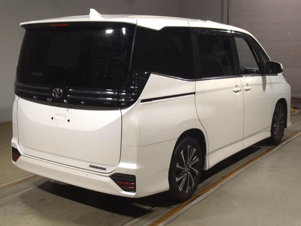 TOYOTA VOXY