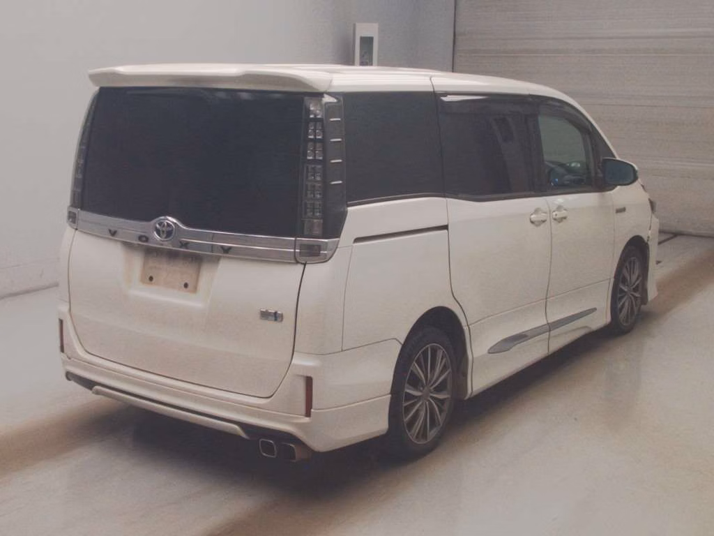 TOYOTA VOXY