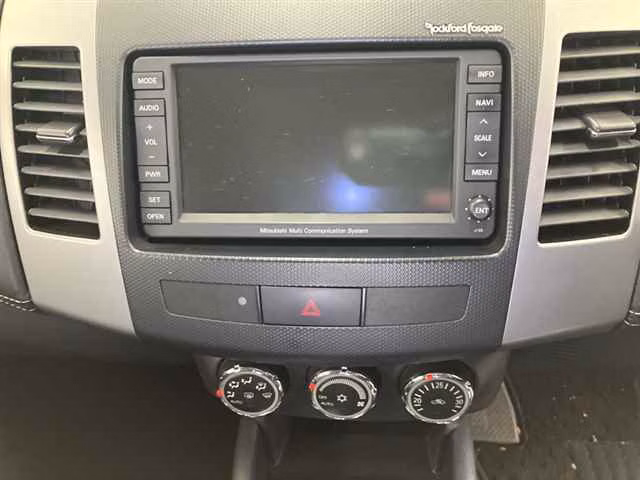 MITSUBISHI OUTLANDER